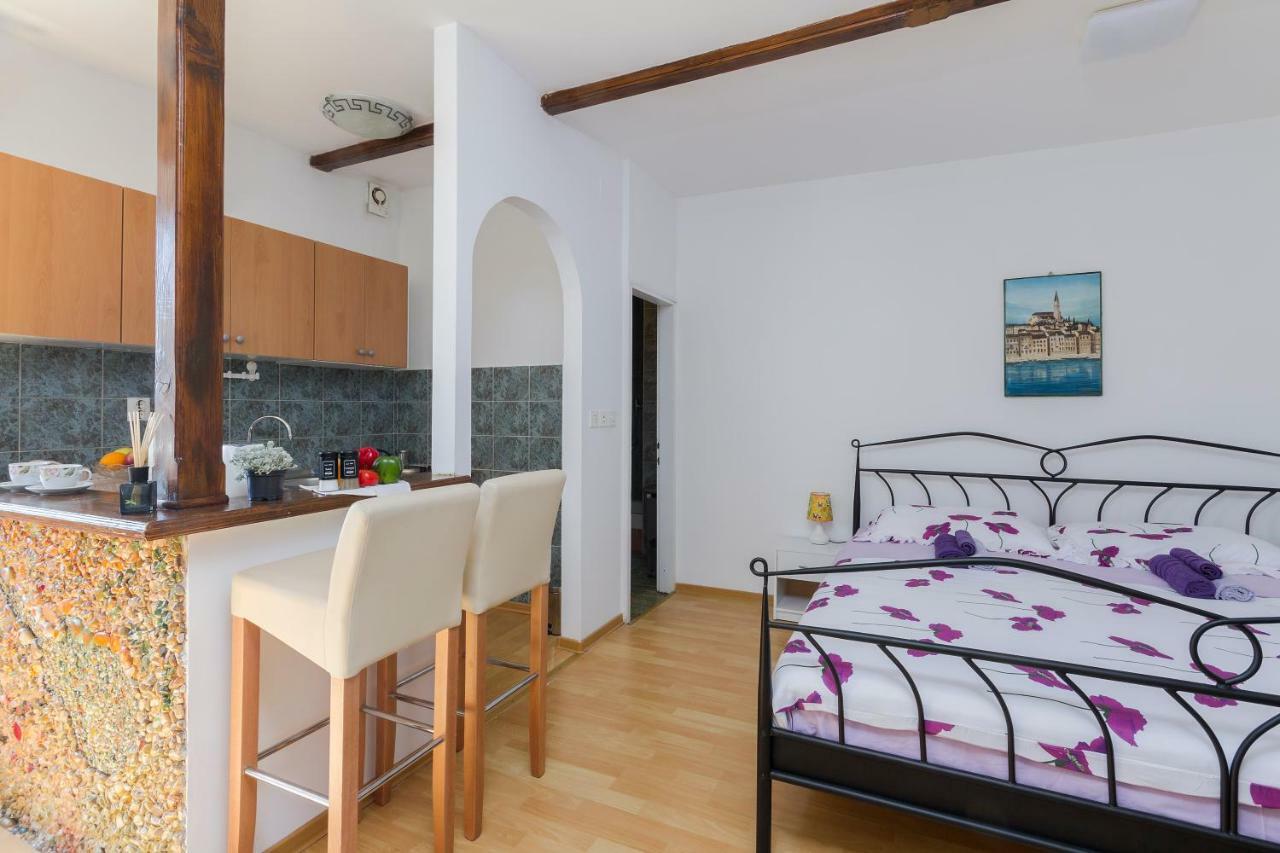 Studio Apartman Ela Pula Exterior foto